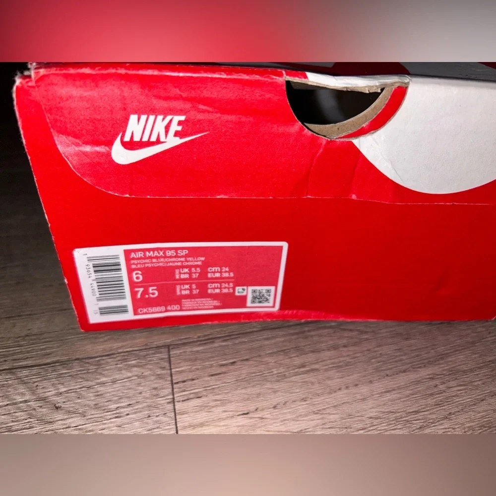 Nike Dunks - Picture 2 of 6